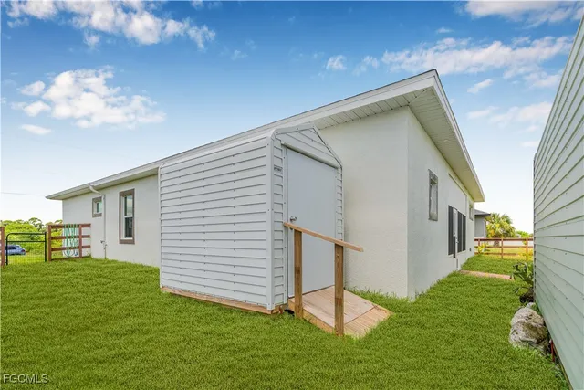 $337,000 | 7005 Berwick Circle, LaBelle, FL 33935