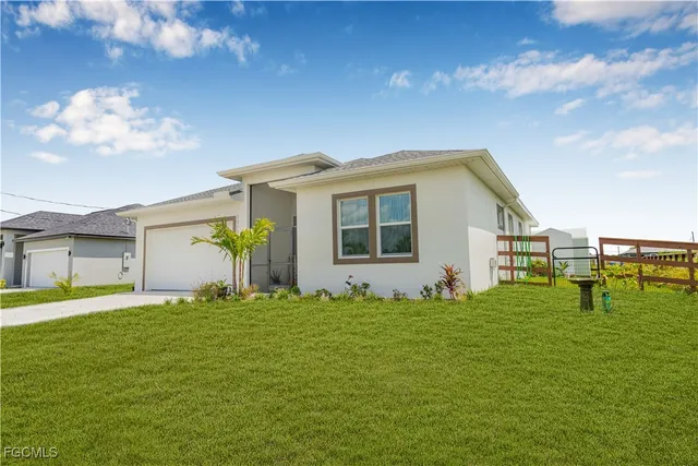 $337,000 | 7005 Berwick Circle, LaBelle, FL 33935