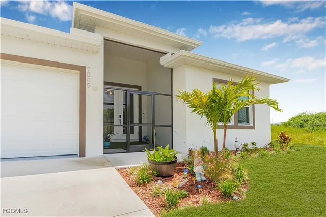 $337,000 | 7005 Berwick Circle, LaBelle, FL 33935