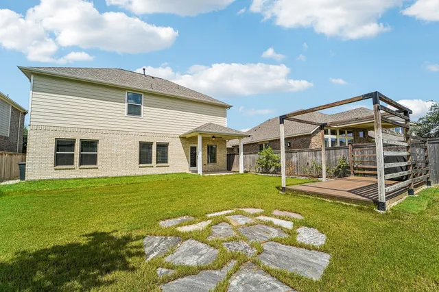 a view of a house with a backyard