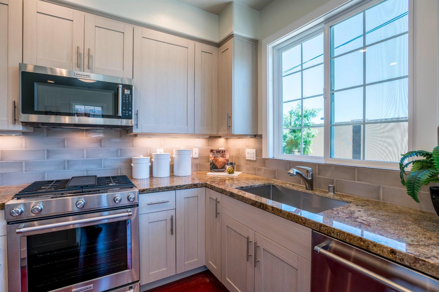1080 Ed Roth Terrace Sunnyvale, CA 94087 - Photo 11 of 31 Gallery Image 11