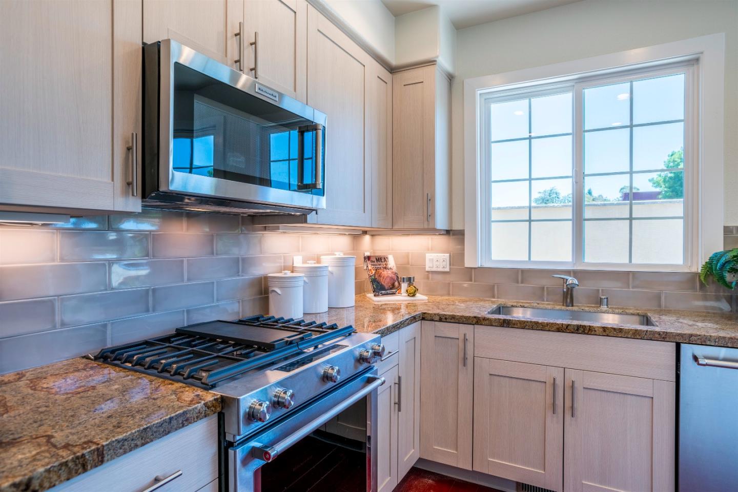 1080 Ed Roth Terrace Sunnyvale, CA 94087 - Photo 10 of 31 Gallery Image 10