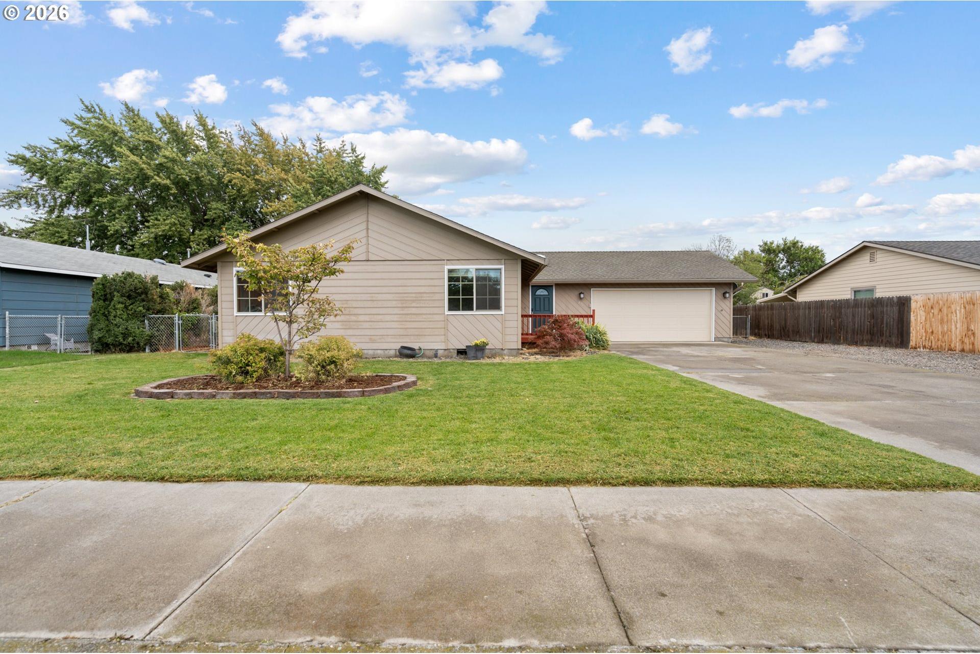 835 Southwest 13th Place Hermiston, OR 97838 - Photo 2 of 28 Gallery Image 2