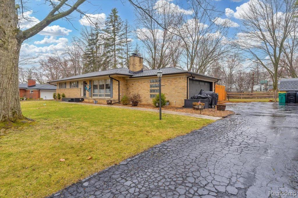 28095 Hawberry Road Farmington Hills, MI 48331 - Photo 3 of 46