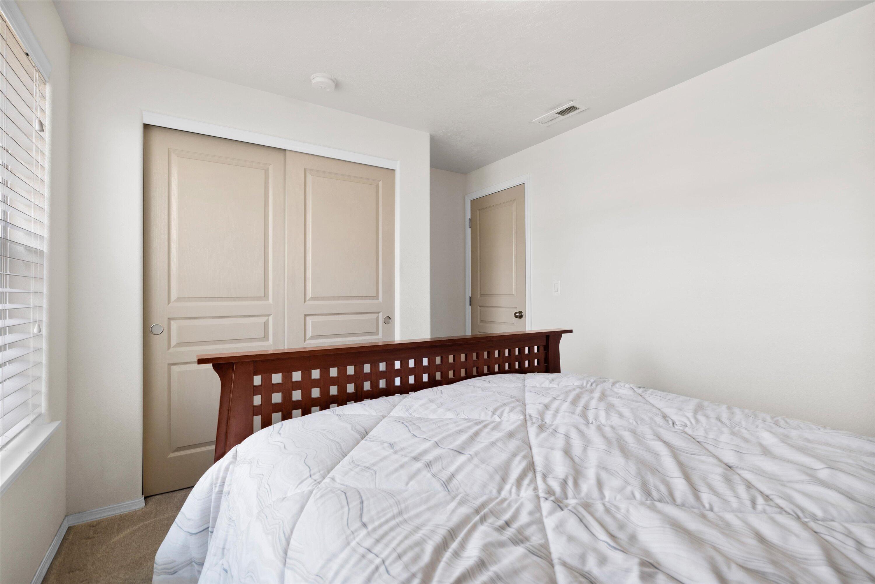 61807 Southeast Rolo Court Bend, OR 97702 - Photo 18 of 26 Guest Bedroom 1