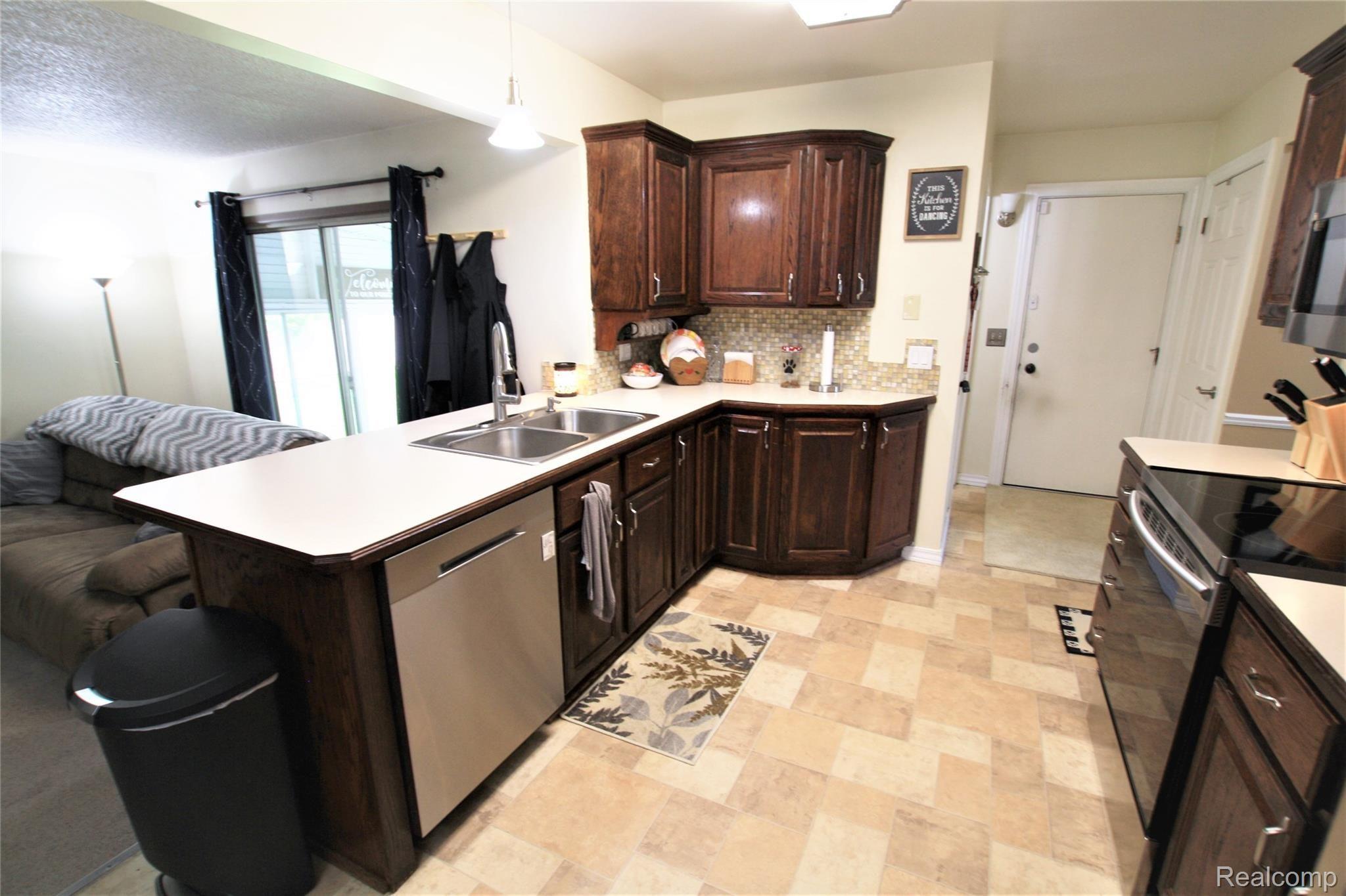 1087 Stonehenge Road Flint, MI 48532 - Photo 14 of 31 IMG_1728.JPG