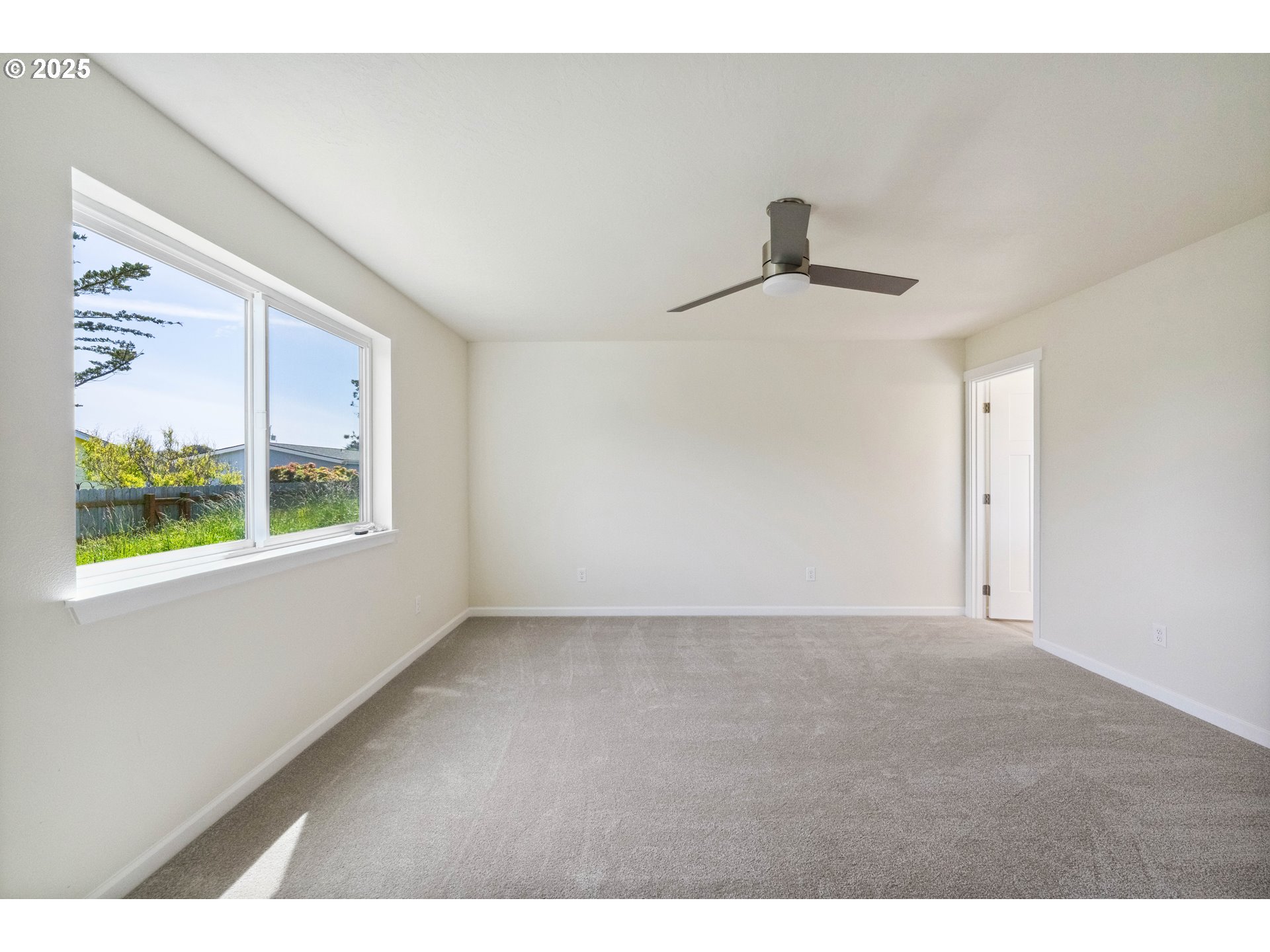 655 11th Street Southwest Bandon, OR 97411 - Photo 13 of 32