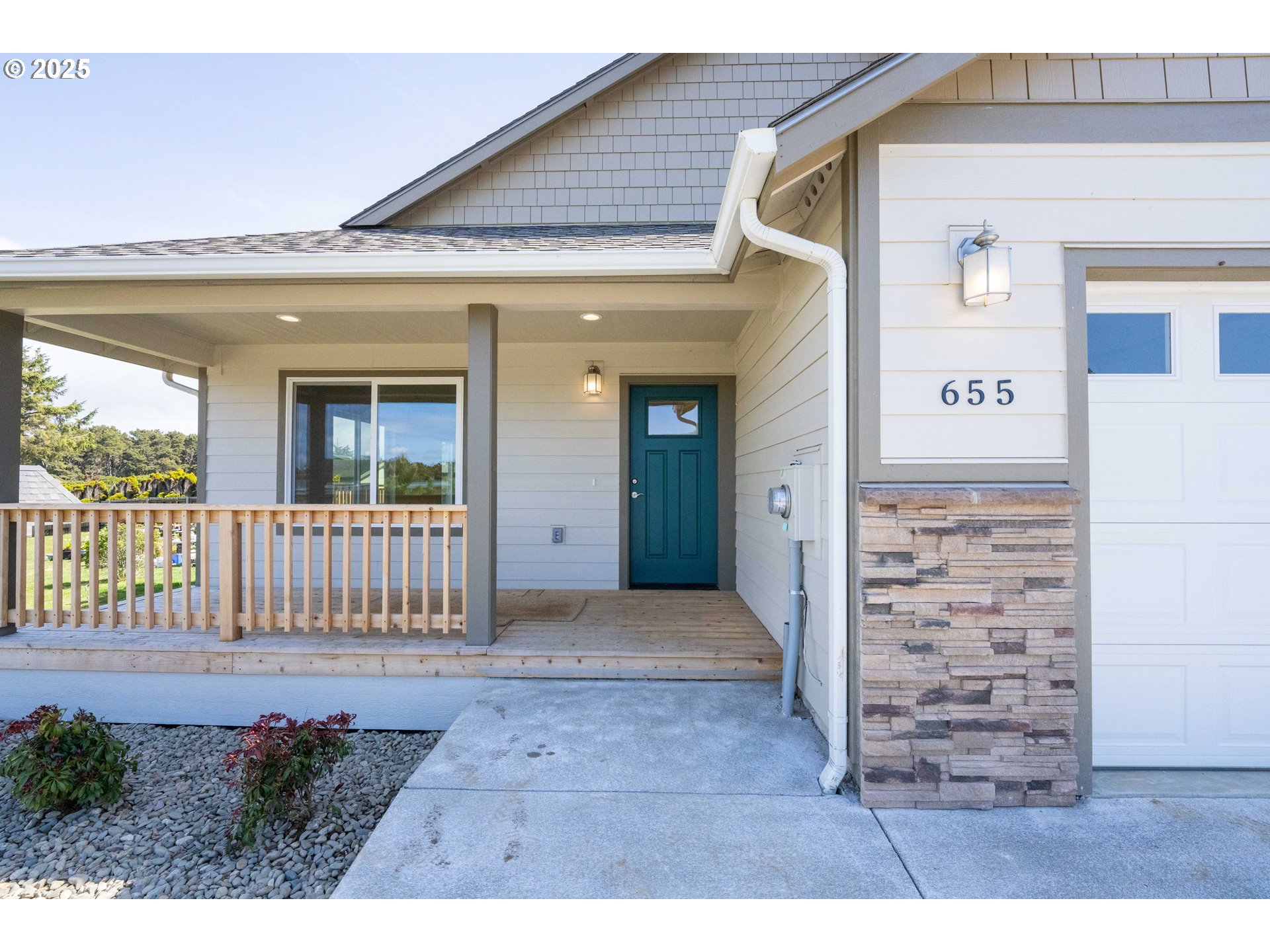 655 11th Street Southwest Bandon, OR 97411 - Photo 2 of 32