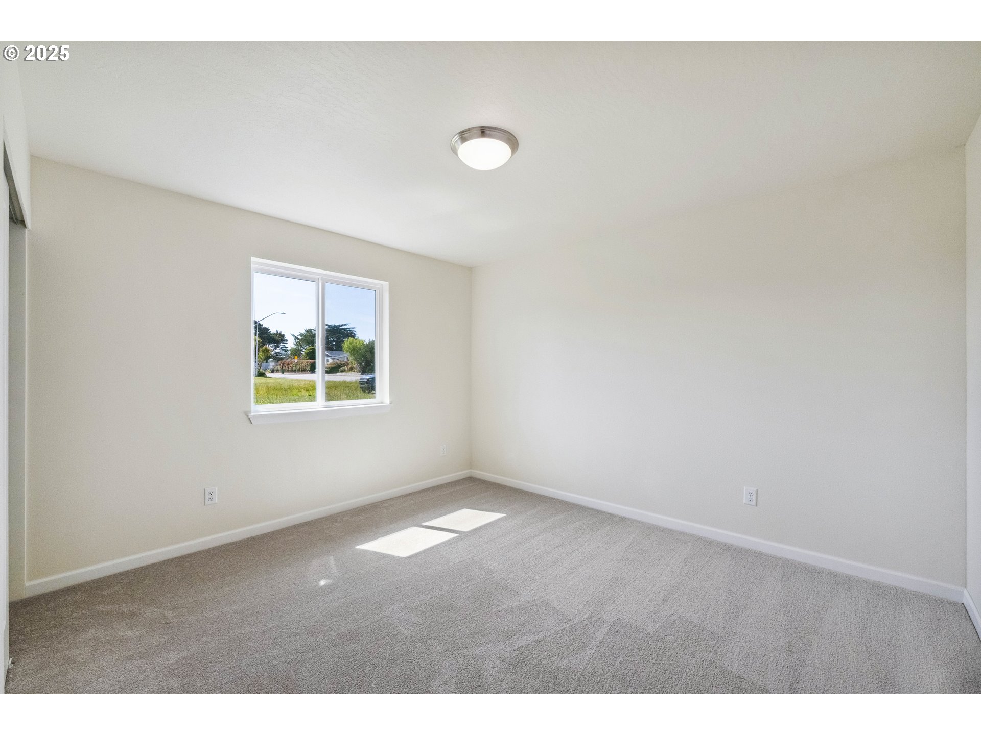 655 11th Street Southwest Bandon, OR 97411 - Photo 21 of 32