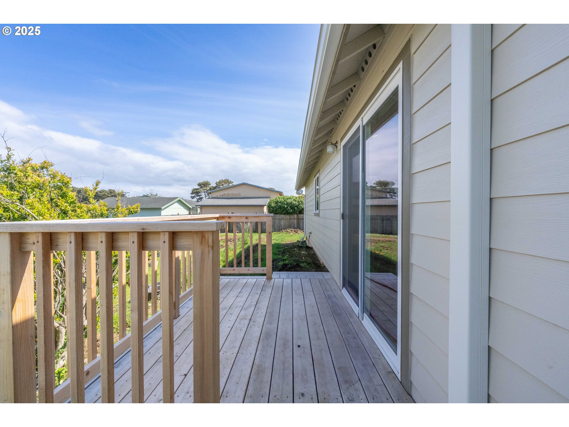 655 11th Street Southwest Bandon, OR 97411 - Photo 3 of 32