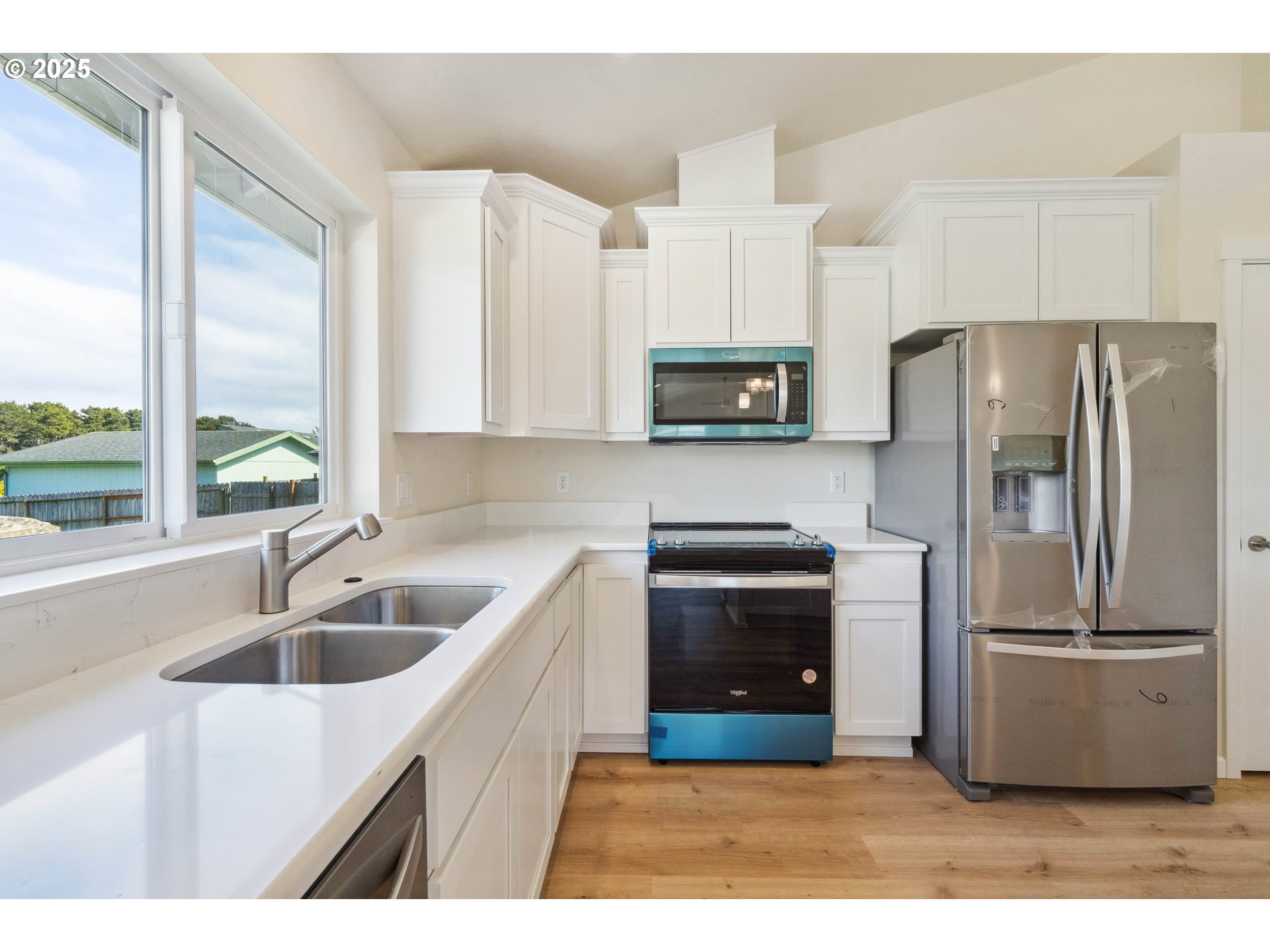 655 11th Street Southwest Bandon, OR 97411 - Photo 4 of 32