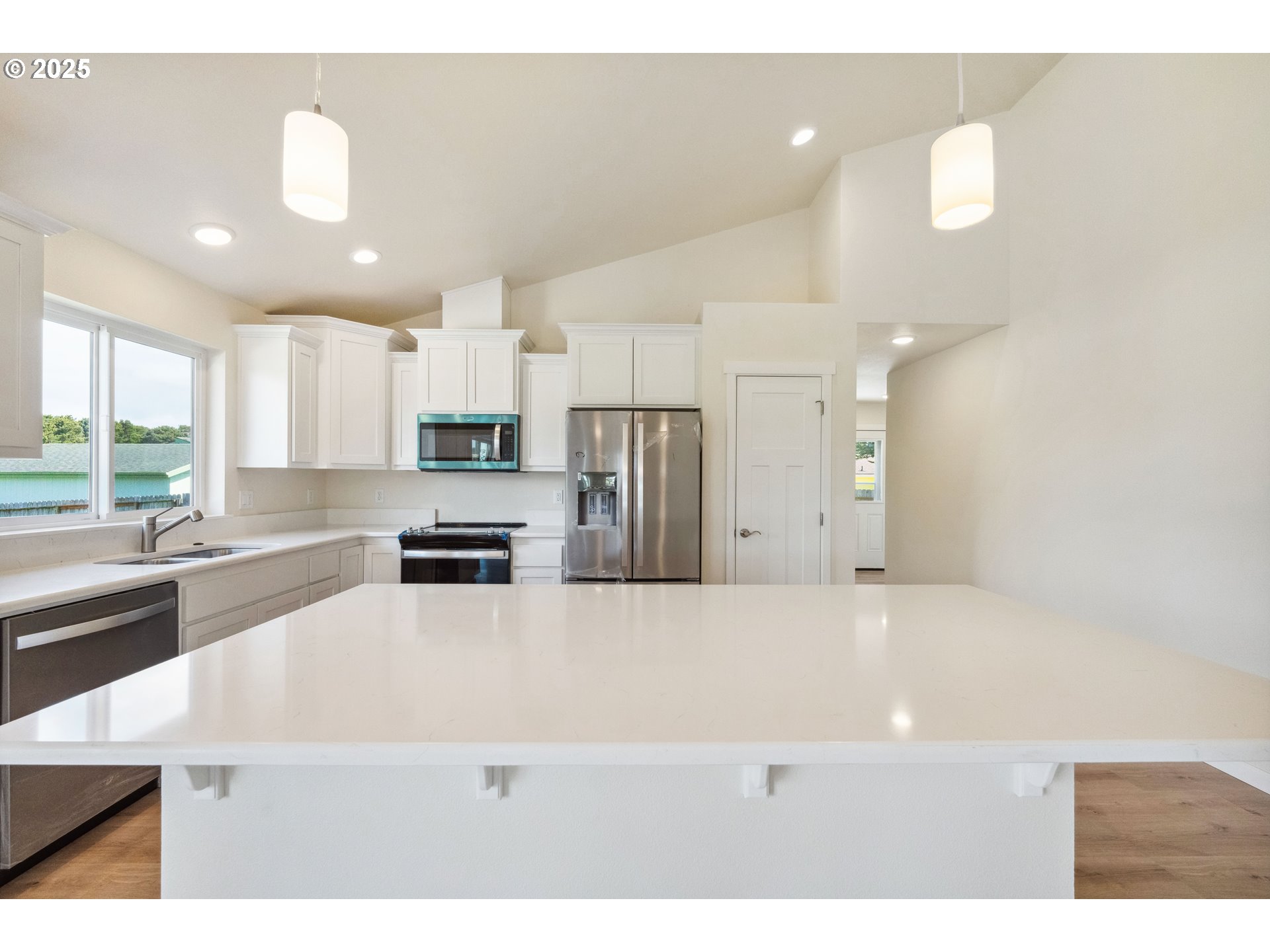 655 11th Street Southwest Bandon, OR 97411 - Photo 6 of 32