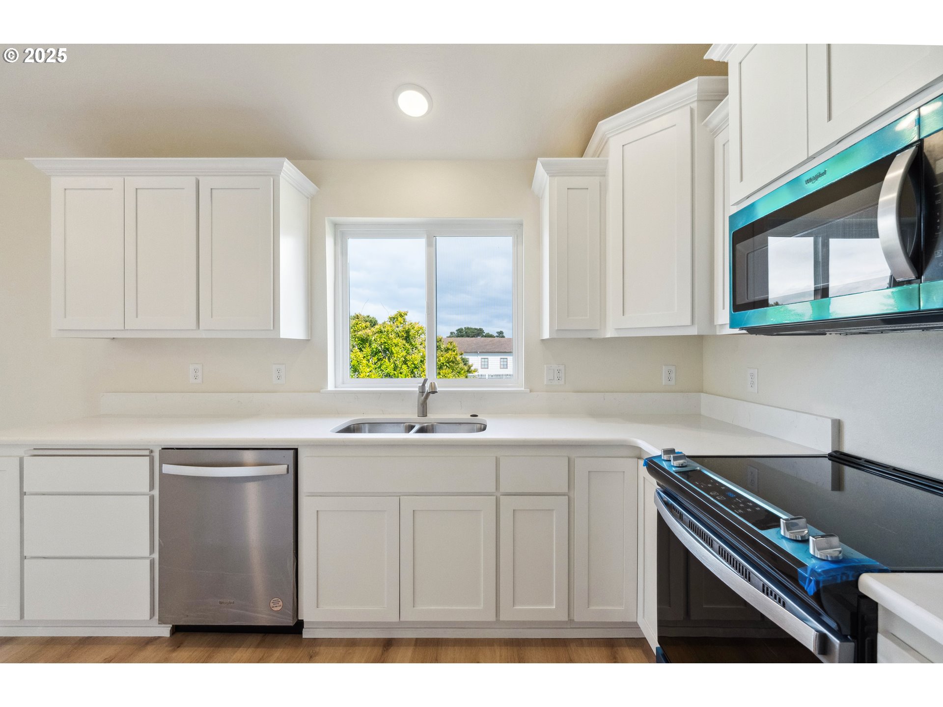 655 11th Street Southwest Bandon, OR 97411 - Photo 7 of 32