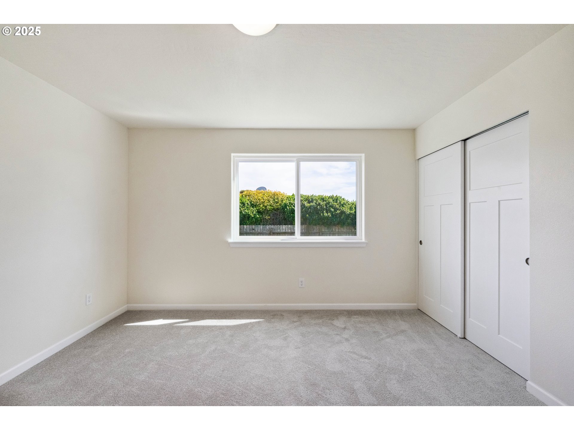 655 11th Street Southwest Bandon, OR 97411 - Photo 10 of 32