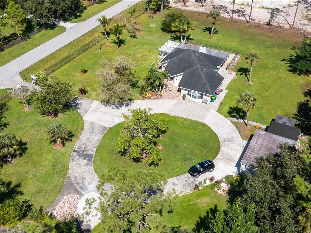 520 Soll Street Naples, FL 34109 - Photo 31 of 31 an aerial view of a swimming pool