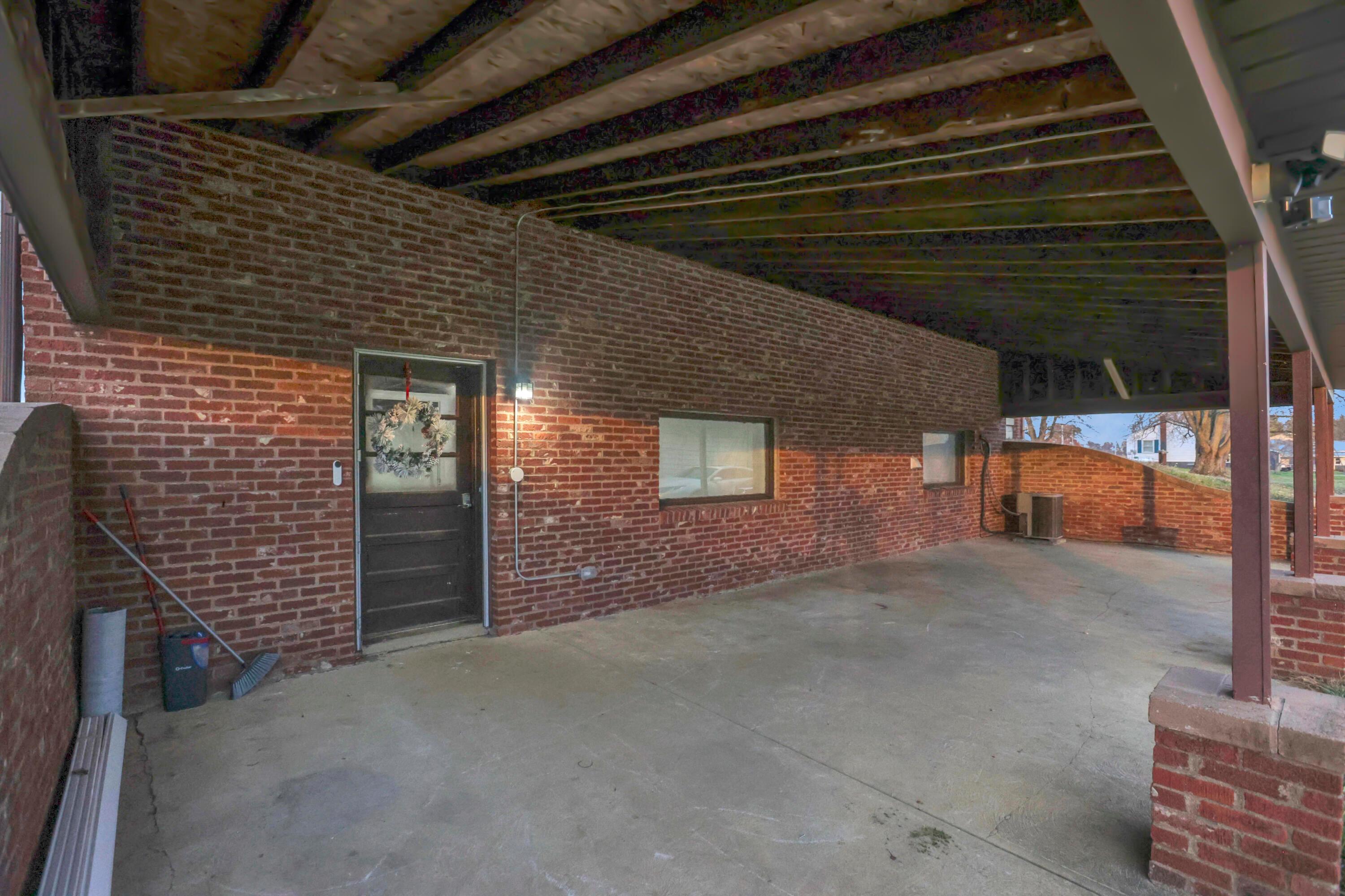 4189 Hayes Road Groveport, OH 43125 - Photo 6 of 41 Covered Patio