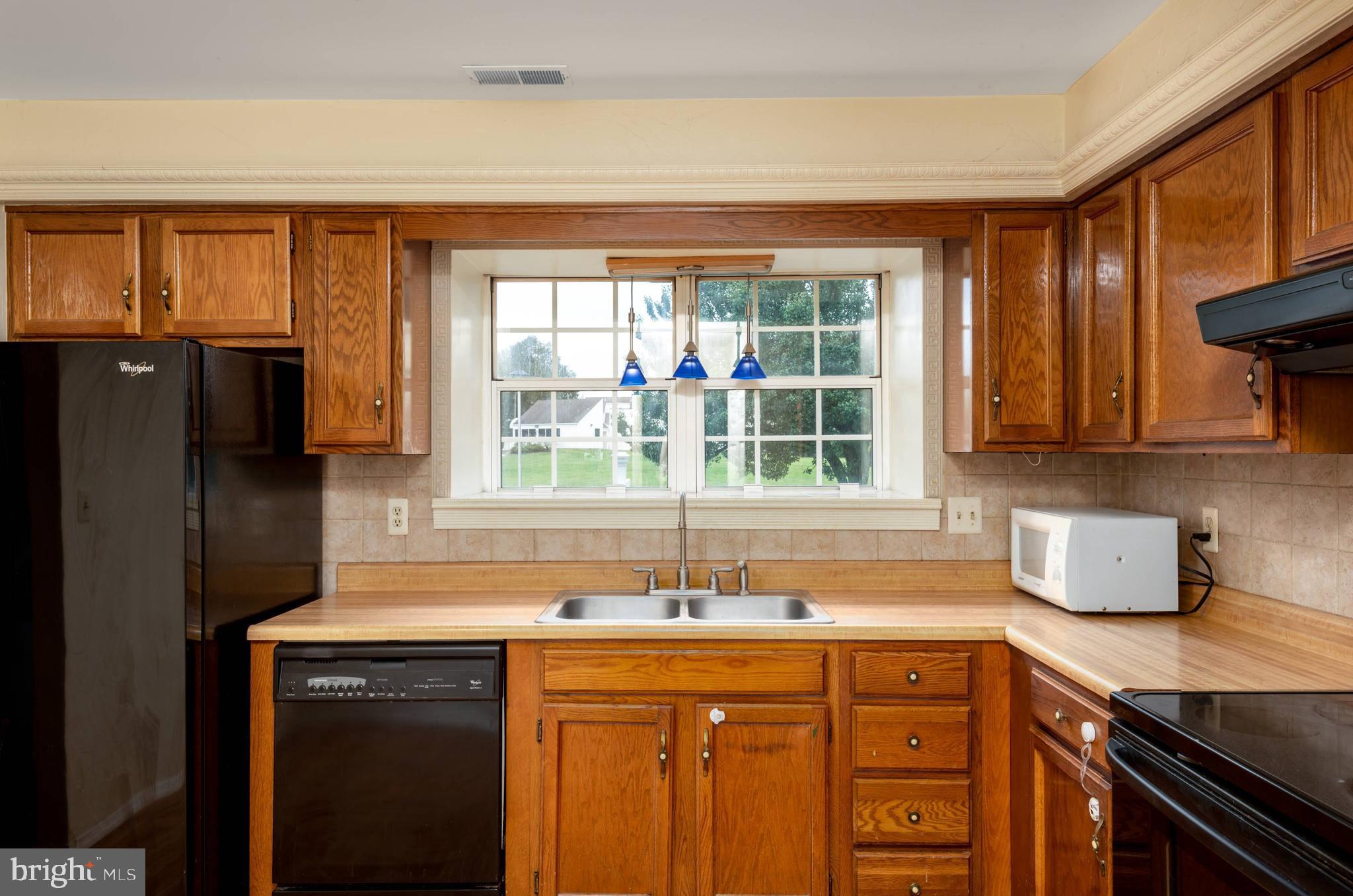 1126 Pond Road Harrisburg, PA 17111 - Photo 9 of 25 Window for lots of light in the Kitchen...