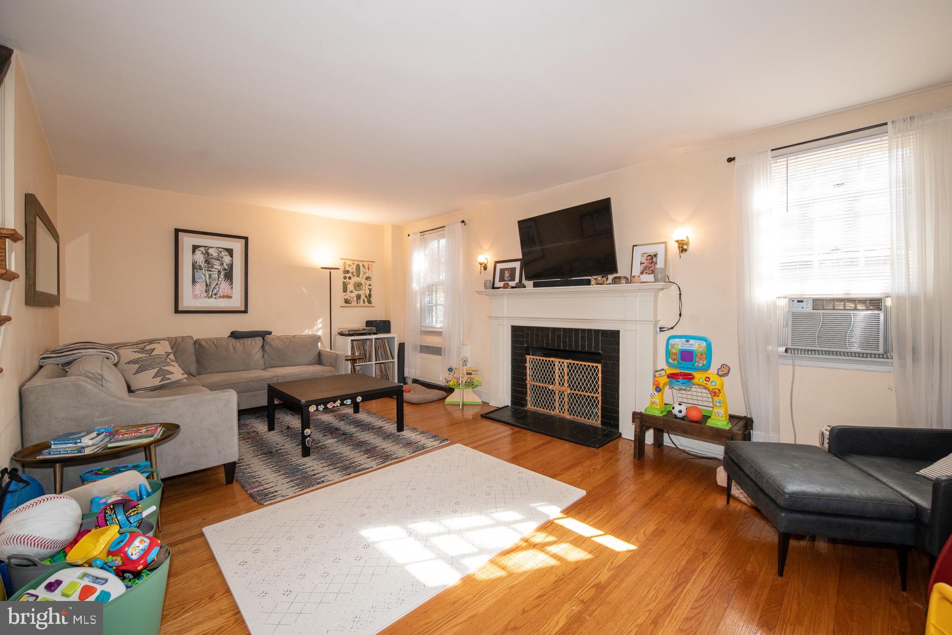 110 Hilltop Road Philadelphia, PA 19118 - Photo 8 of 41 Gallery Image 8