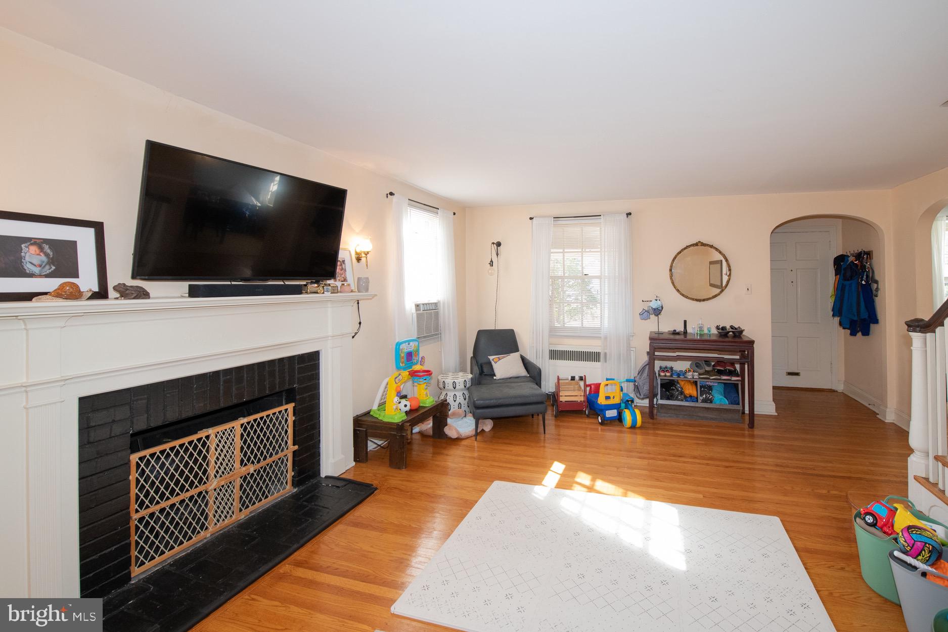 110 Hilltop Road Philadelphia, PA 19118 - Photo 9 of 41 Gallery Image 9