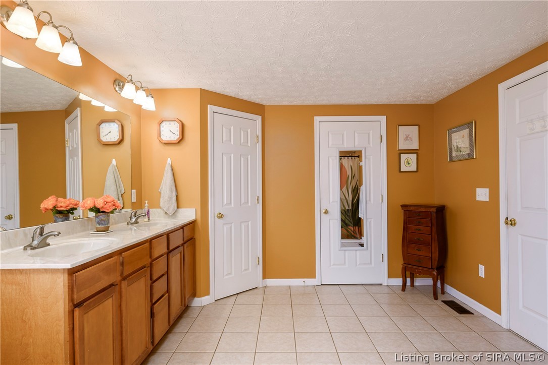 1120 Georgetown-Lanesville Road Georgetown, IN 47122 - Photo 20 of 41