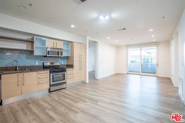 $3,150 | 1234 Wilshire Boulevard, Unit 203, Los Angeles, CA 90017