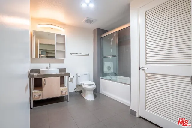 $3,150 | 1234 Wilshire Boulevard, Unit 203, Los Angeles, CA 90017