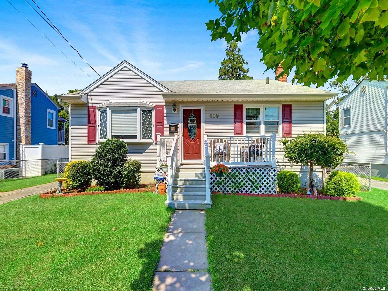 609 Heathcote Road Lindenhurst, NY 11757 - Photo 1 of 1 Gallery Image 1