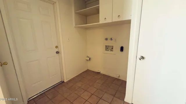 a view of a utility room