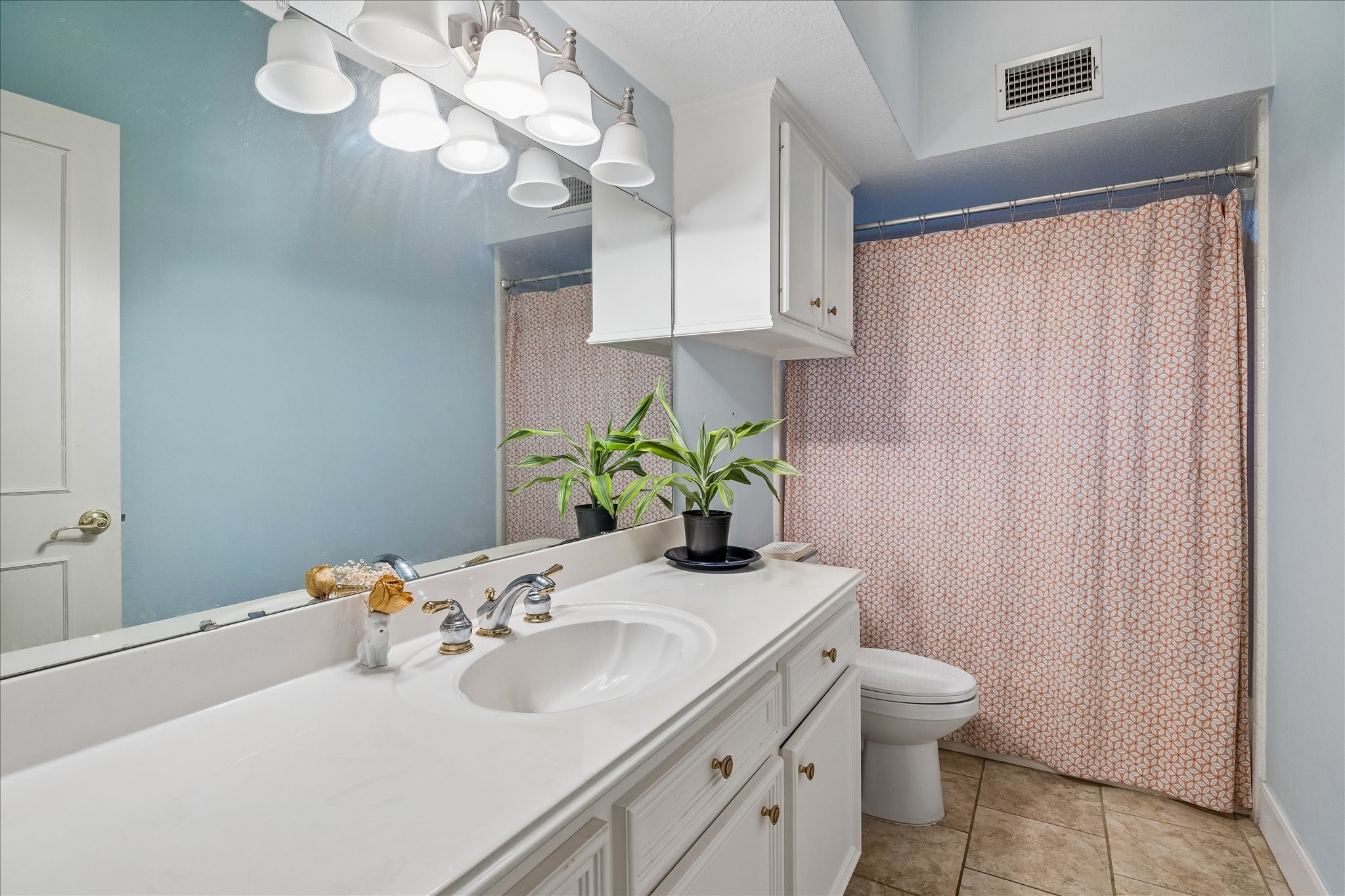6015 Spanish Oak Way Spring, TX 77379 - Photo 14 of 24 additional full bath on the 1st floor