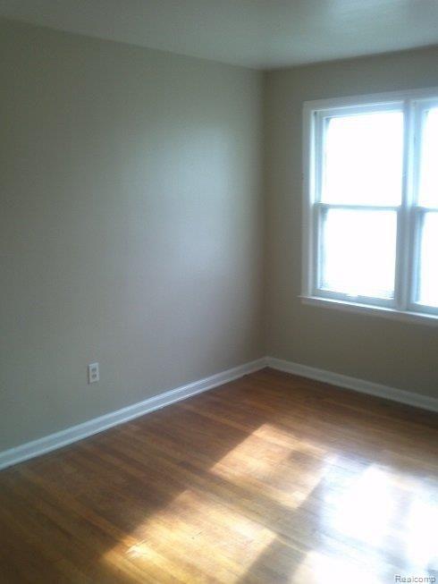 18029 Meyers Road Detroit, MI 48235 - Photo 2 of 9 LIVING ROOM.jpg