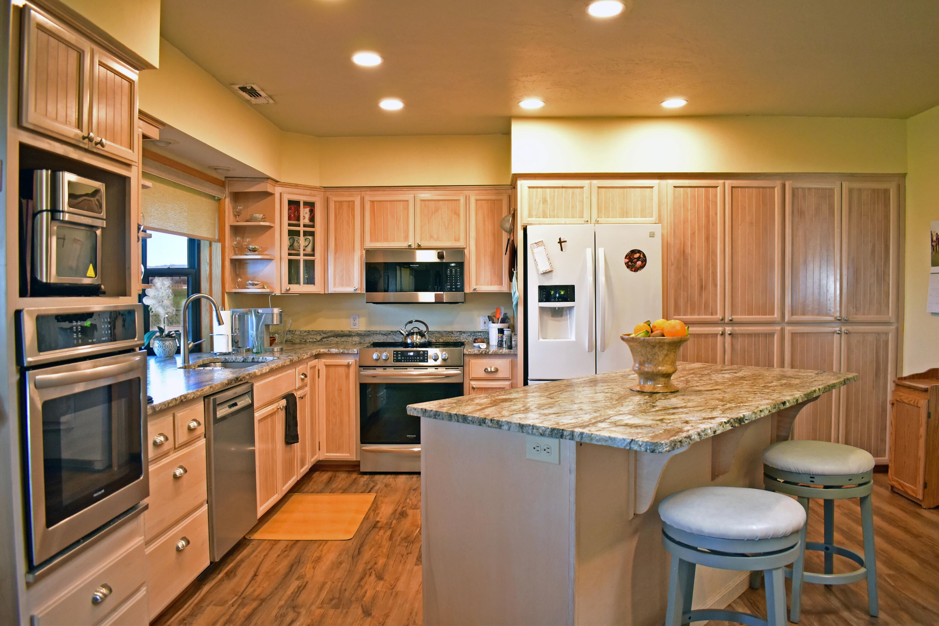 865 Reese Creek Road Eagle Point, OR 97524 - Photo 20 of 37 Large Kitchen Island & Storage