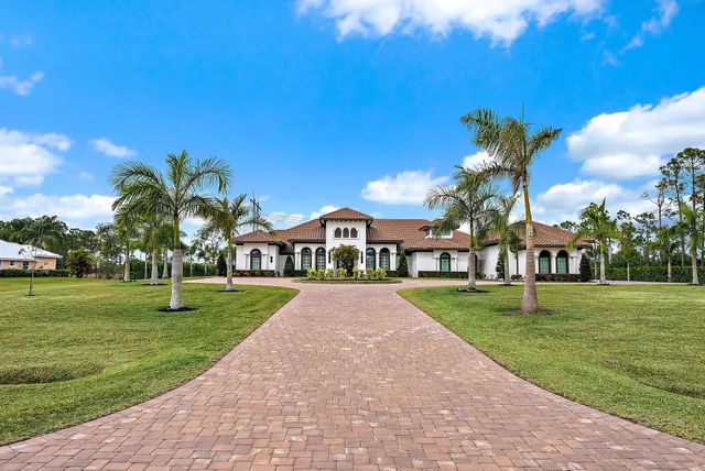 a view of an outdoor space