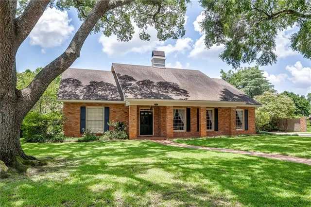 $464,000 | 4402 Wellington Boulevard, Alexandria, LA 71303