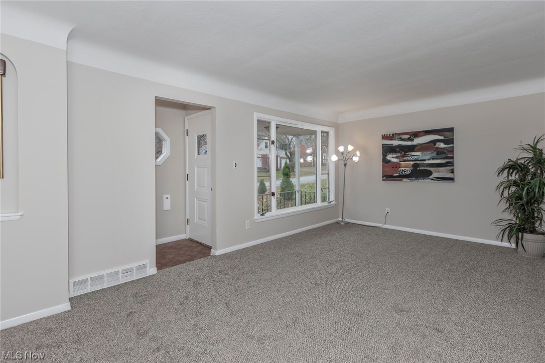 4402 Bayard Road South Euclid, OH 44121 - Photo 4 of 27 Spacious living room with new carpeting 2023