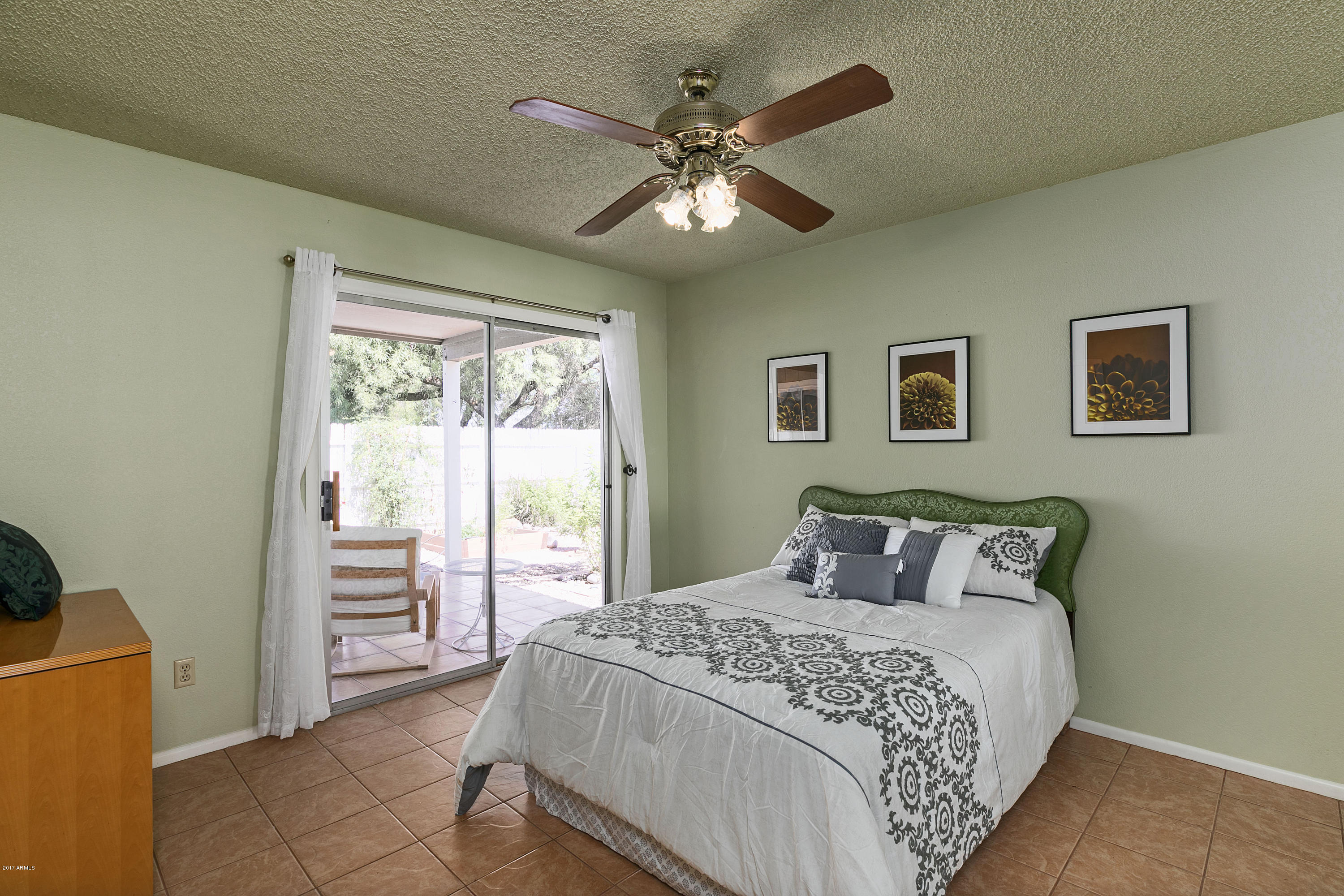 4234 East Carson Road Phoenix, AZ 85042 - Photo 11 of 21 Dramatic Master Bedrroom