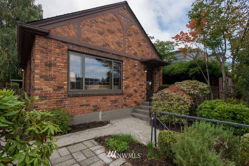 355 Howe Street Seattle, WA 98109 - Photo 1 of 22 Gallery Image 1