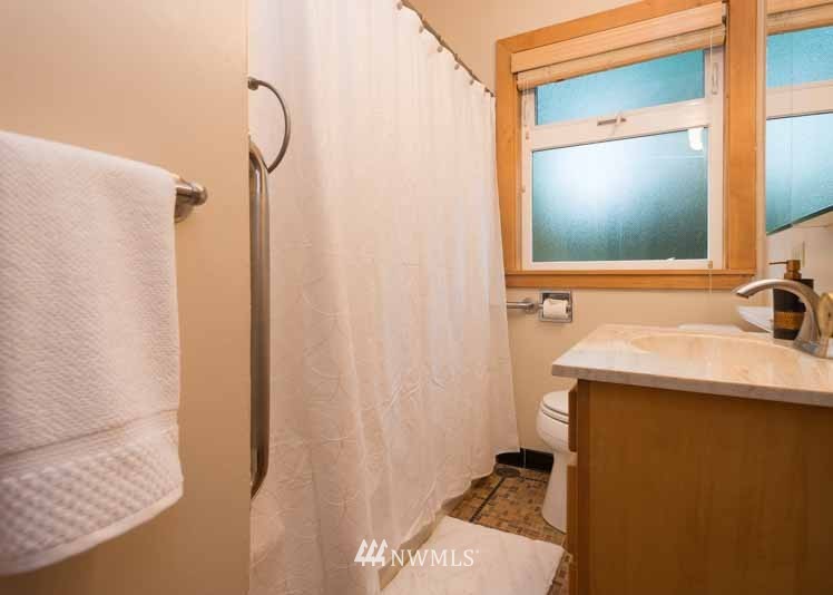 355 Howe Street Seattle, WA 98109 - Photo 12 of 22 Gallery Image 12
