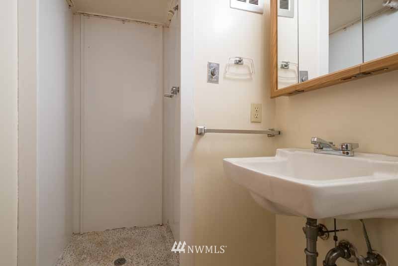 355 Howe Street Seattle, WA 98109 - Photo 14 of 22 Gallery Image 14