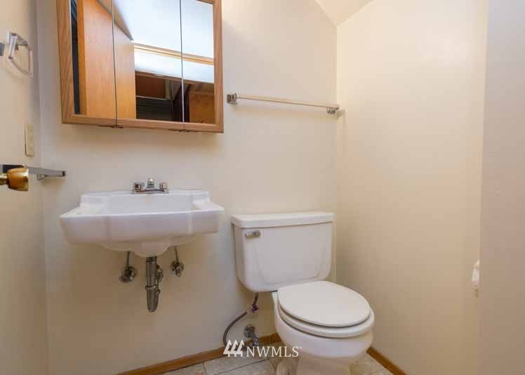 355 Howe Street Seattle, WA 98109 - Photo 15 of 22 Gallery Image 15