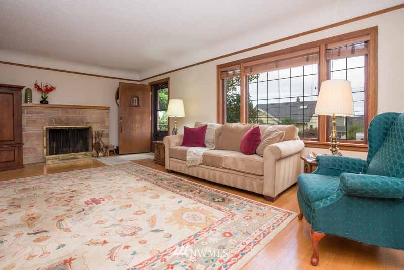 355 Howe Street Seattle, WA 98109 - Photo 3 of 22 Gallery Image 3
