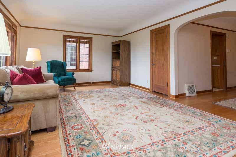 355 Howe Street Seattle, WA 98109 - Photo 5 of 22 Gallery Image 5
