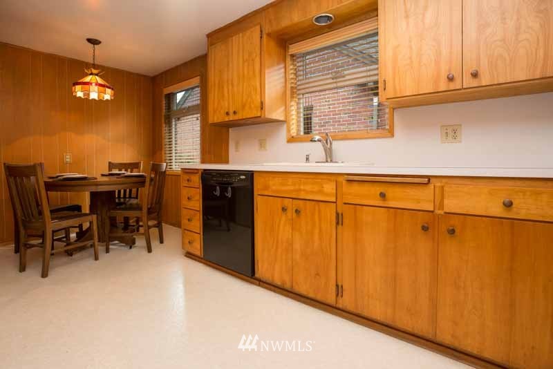 355 Howe Street Seattle, WA 98109 - Photo 8 of 22 Gallery Image 8
