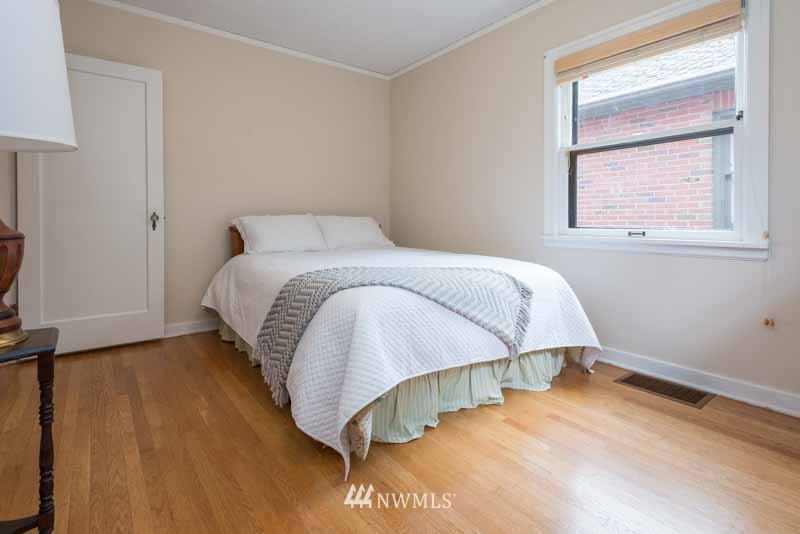 355 Howe Street Seattle, WA 98109 - Photo 9 of 22 Gallery Image 9