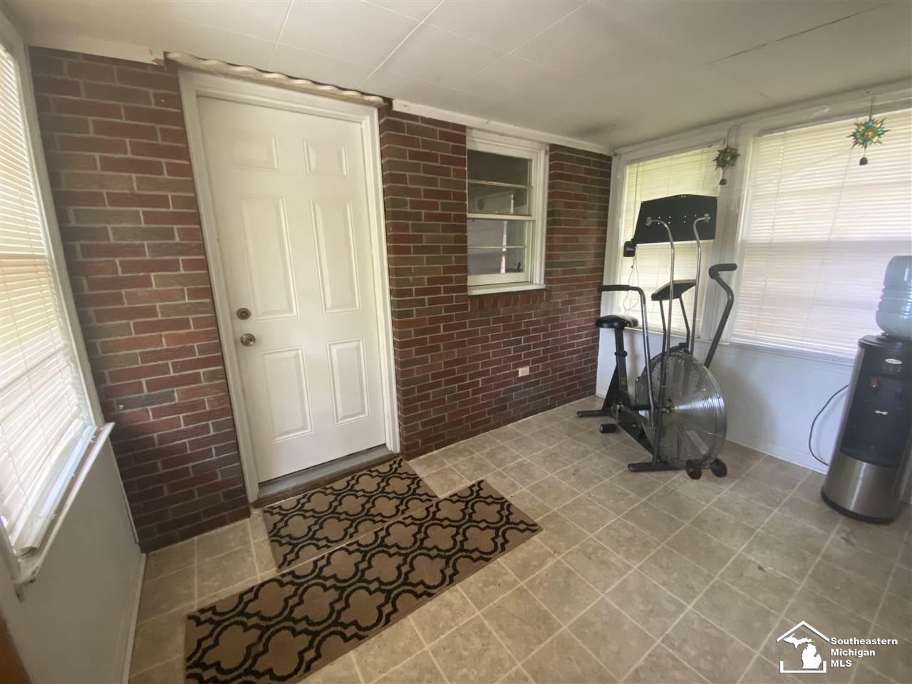 8233 Summerfield Road Petersburg, MI 49270 - Photo 3 of 15 50038287-2.JPG