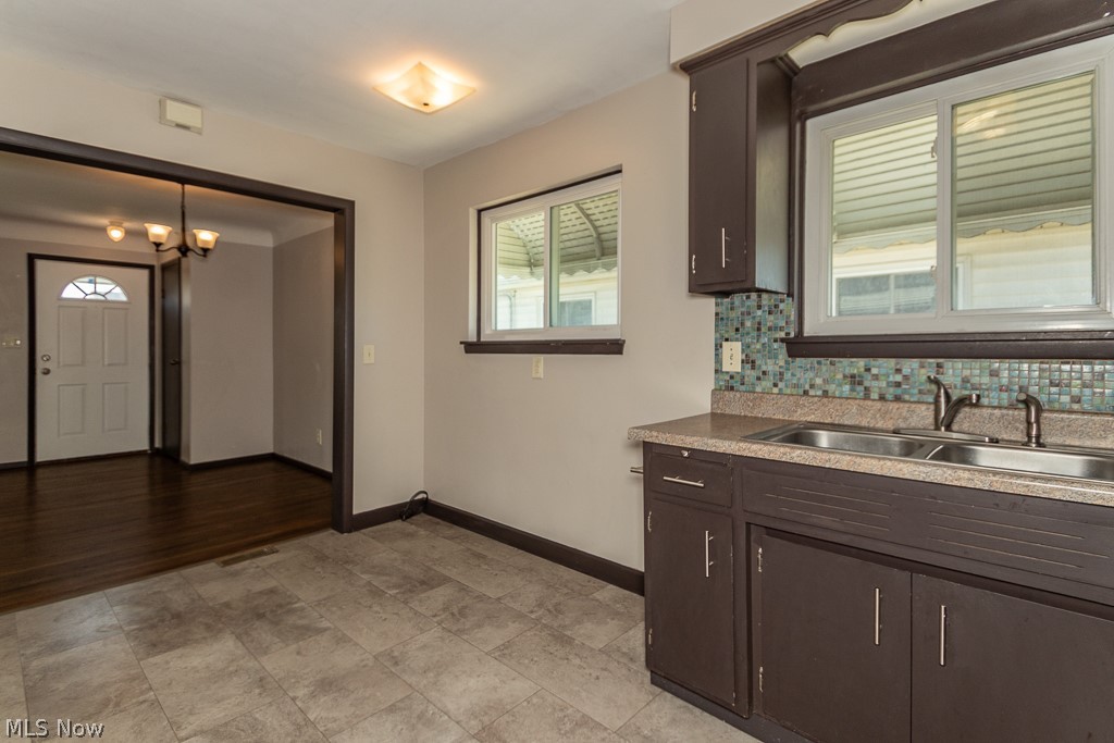 30309 Powell Road Willowick, OH 44095 - Photo 12 of 28