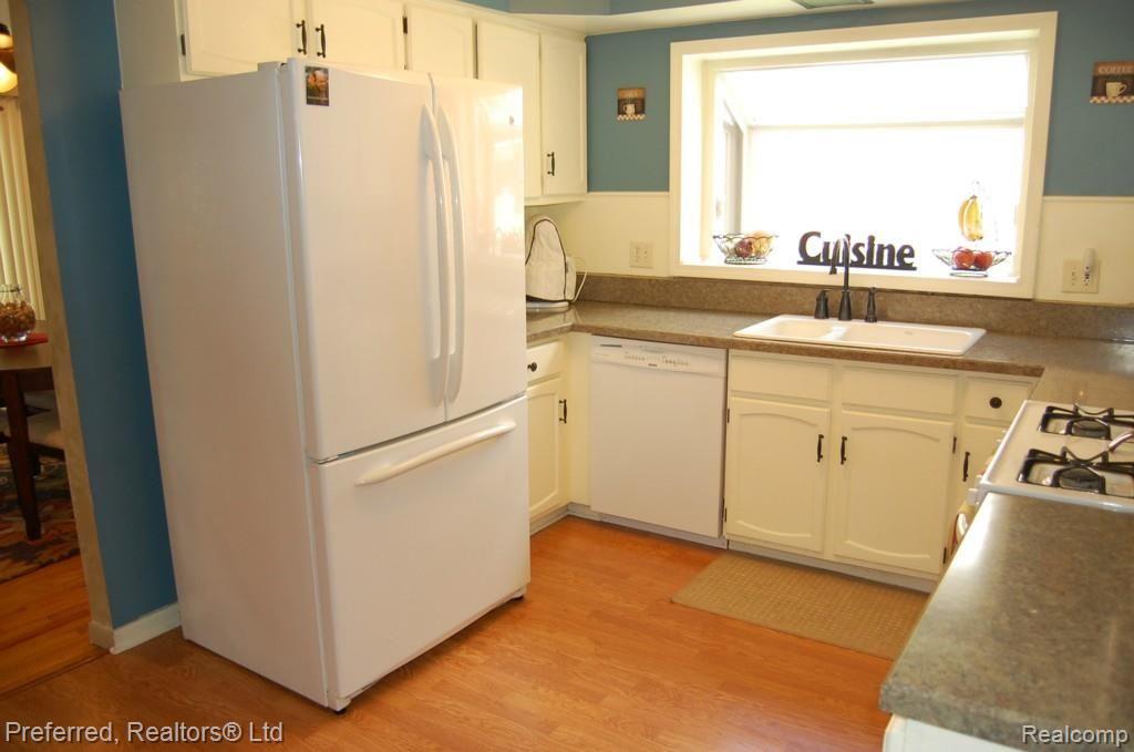 7519 Kingsbridge Road Canton, MI 48187 - Photo 7 of 24 Kitchen 2.jpg