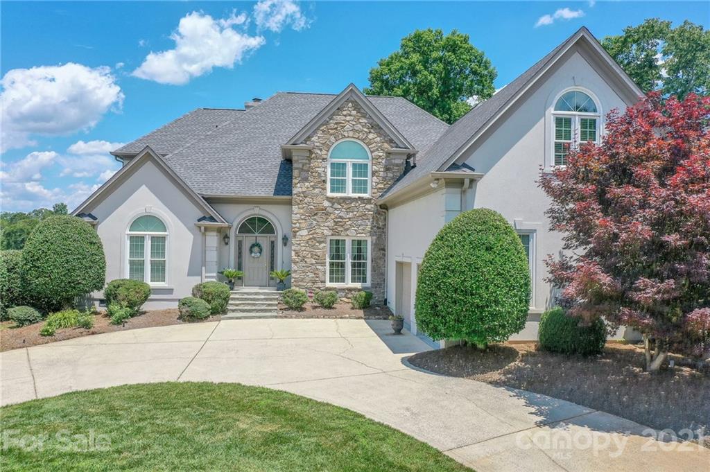14042 Point Lookout Road Charlotte, NC 28278 - Photo 2 of 48 Gallery Image 2