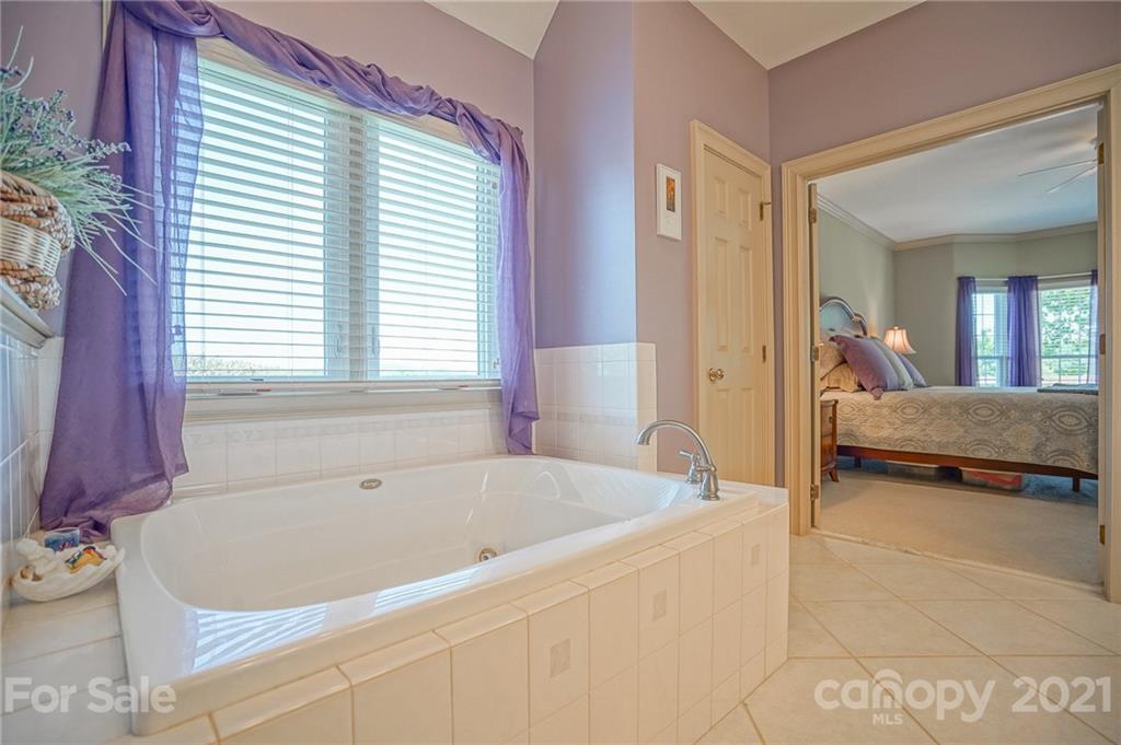 14042 Point Lookout Road Charlotte, NC 28278 - Photo 12 of 48 Gallery Image 12