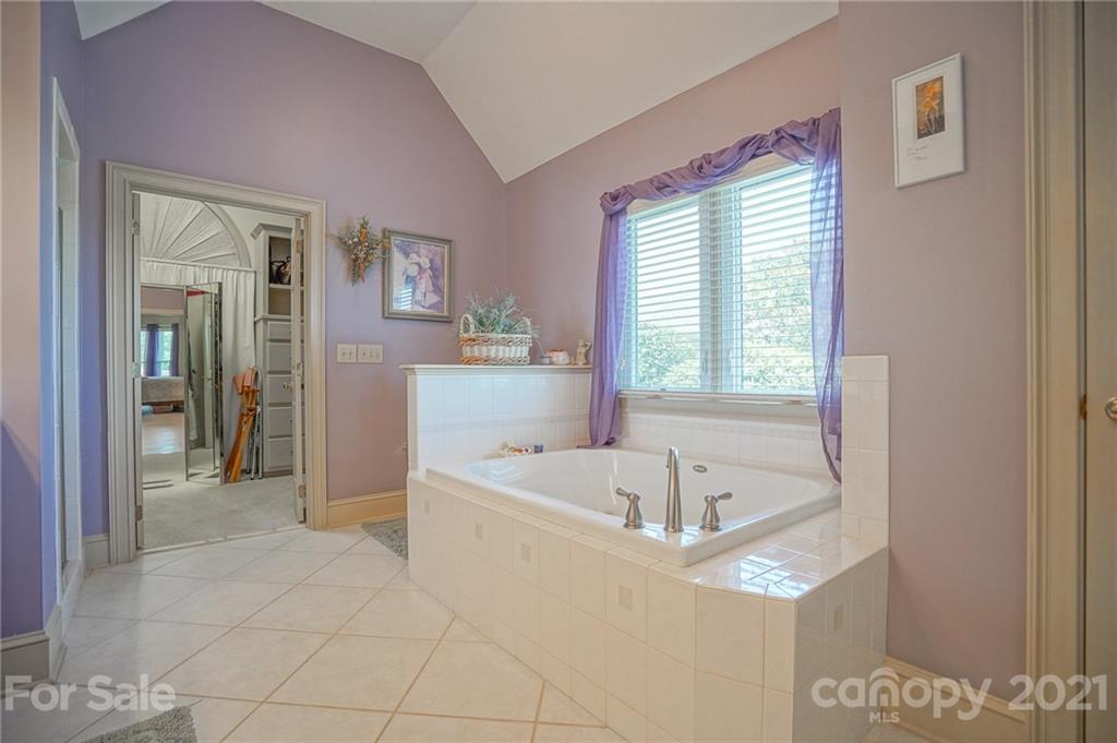 14042 Point Lookout Road Charlotte, NC 28278 - Photo 13 of 48 Gallery Image 13
