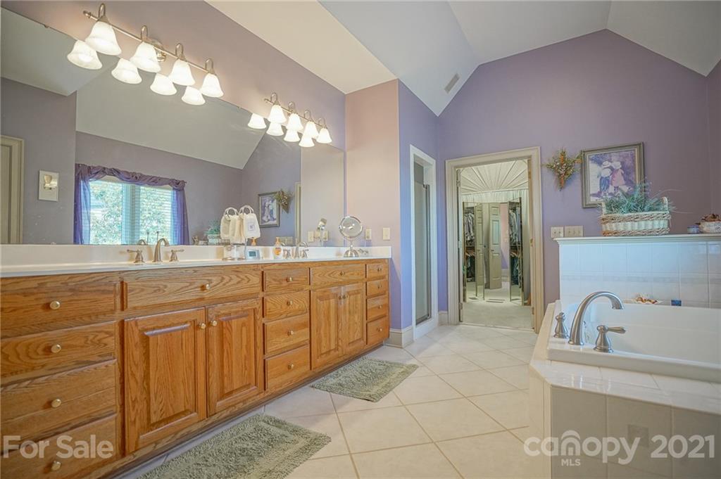 14042 Point Lookout Road Charlotte, NC 28278 - Photo 14 of 48 Gallery Image 14
